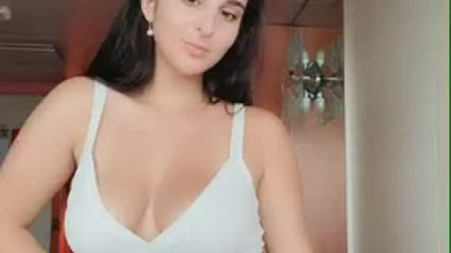 Get 2GB Contents of This Hottie in Comment????