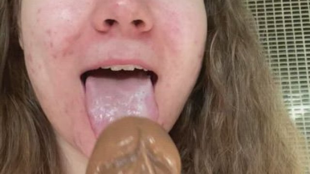 Pulled this dildo out of my pussy and cleaned it off