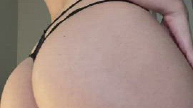 Happy hump day! I hope you like my little booty jiggles