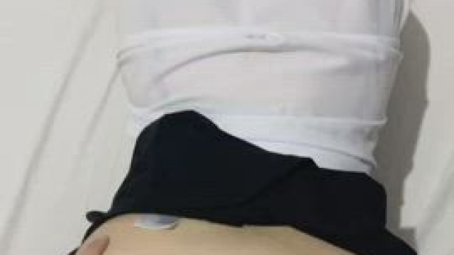 Free to use while she is scrolling ??