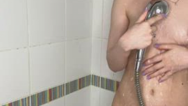 Perfect college roommate with benefits!