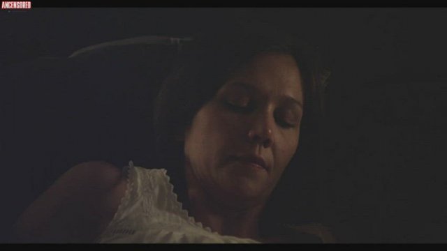 Maggie Gyllenhaal squeezes milk out of her tit in 