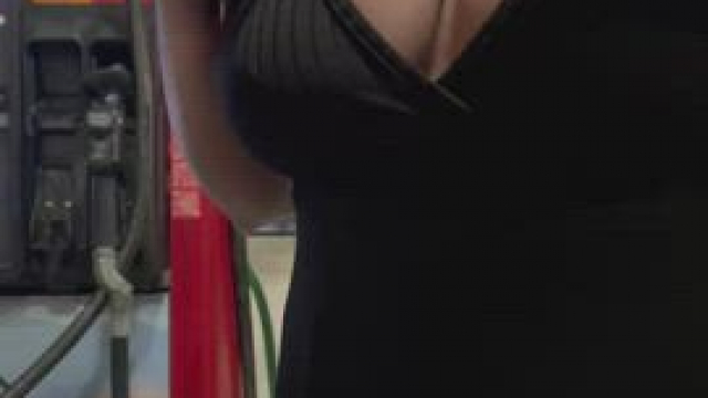 Hope the gas station attendant didn’t mind! [gif]