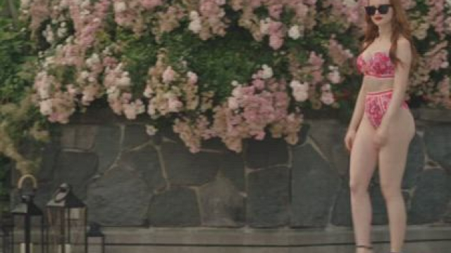 Madelaine Petsch in Riverdale S03E01