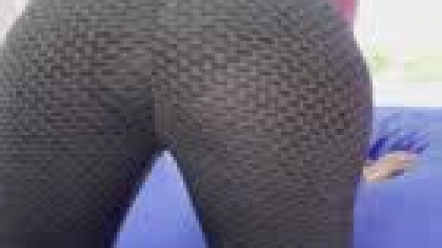 On all fours topless (F32)