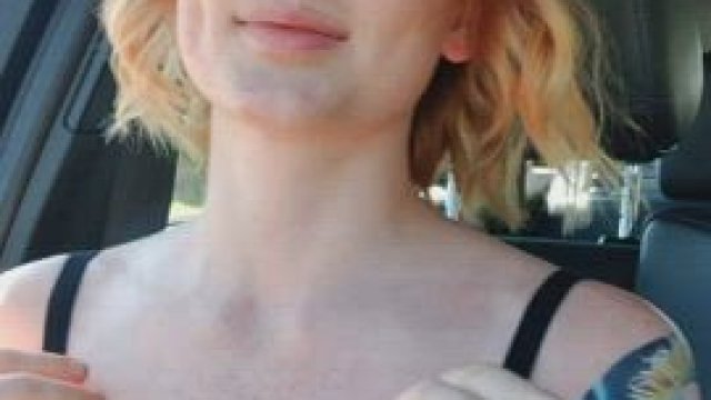 I suck at navigating but I'll suck your cock in the car