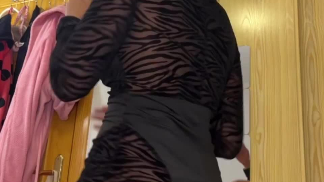 Am I the only girl masturbating to the comments