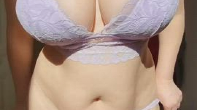 Damn, that harsh noon sunlight is super unflattering [51yo mom]