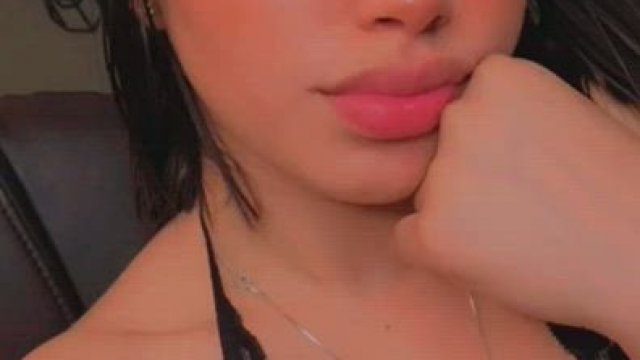 arrow up if u like a young latina