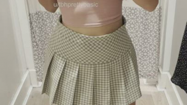 How loud should we get in this dressing room? [gif]