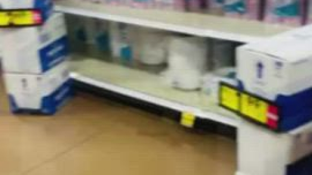 Massive booty mom (39) takes the ultimate risk after realizing her own son (18) 