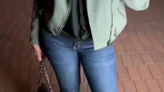 Flashing some titties