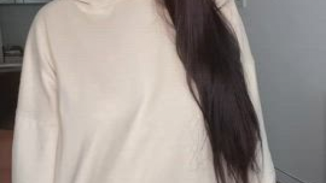 Aussie pretty with a booty reporting for duty!