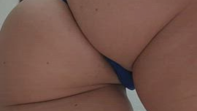 i brought breakfast but forgot to glaze my milf buns... care to help me out?