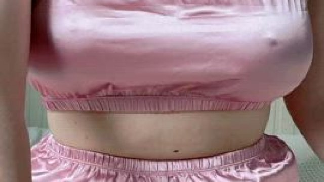 Hi, these are my tits [gif]