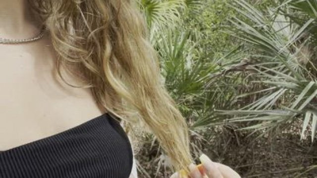 Trying to turn heads on my nature walk [gif]