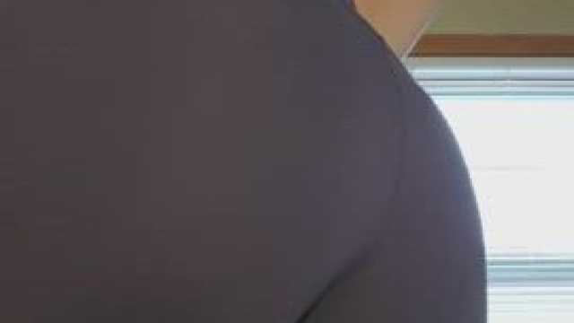 Cool if I take off these leggings?