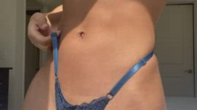 Before I head to the gym, I check my ass out