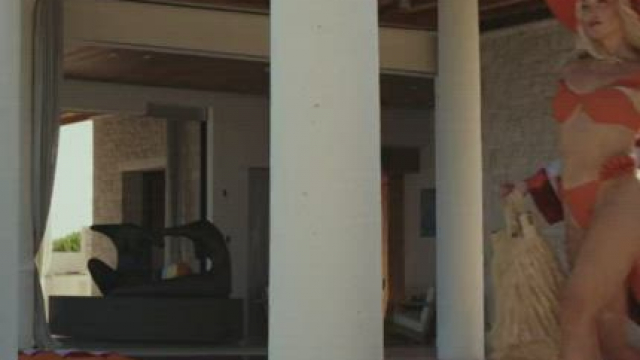 Kate Hudson in Glass Onion