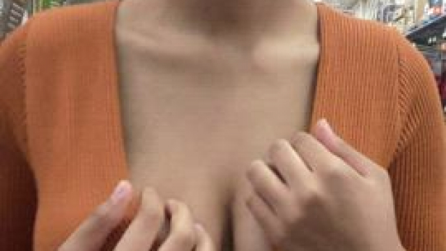 Let's go Christmas shopping together [F]