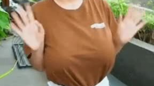 Baggy shirts can't even hide those milkmakers.