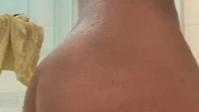 Shower time with a slim thick girl is heaven