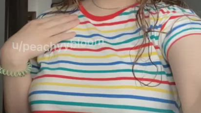 Soft boobies;) [GIF]