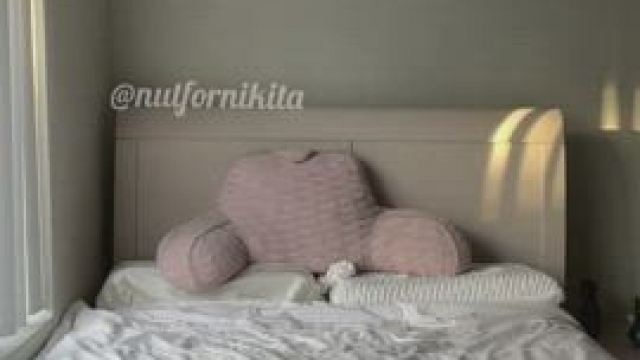 My butt is cute and jiggly :3