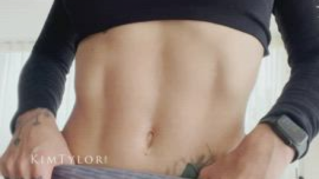 How yummy my booty looks in this leggings?