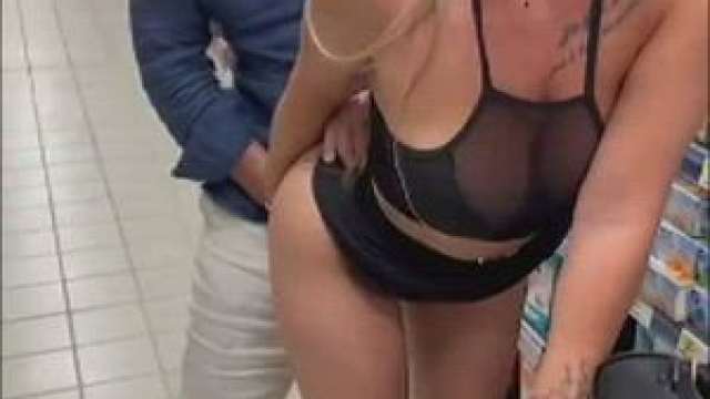 Quickie in a supermarket