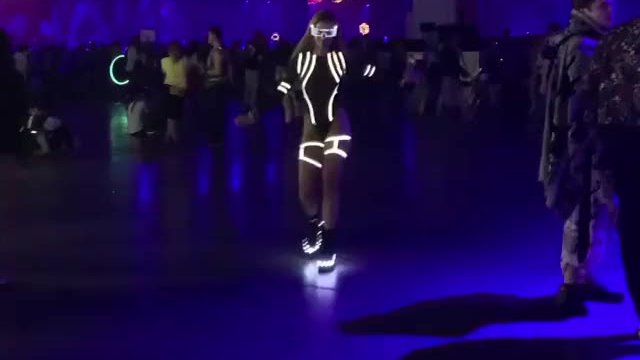 The Queen of TRON: unedited, longer, closeup