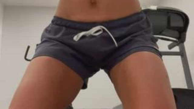 You’re distracting me with your Hot Cock pics (f)