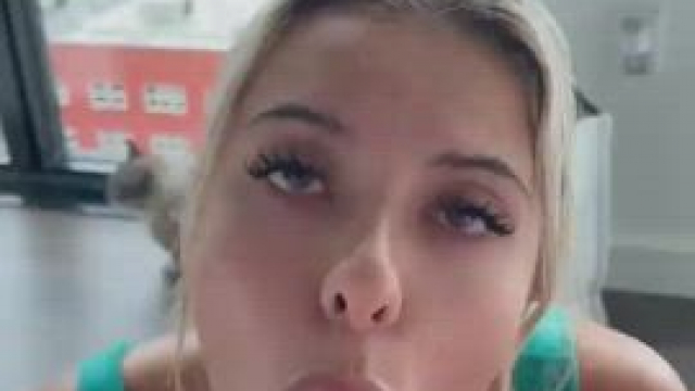 Making him finish on her face