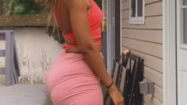 How does she maintain balance?