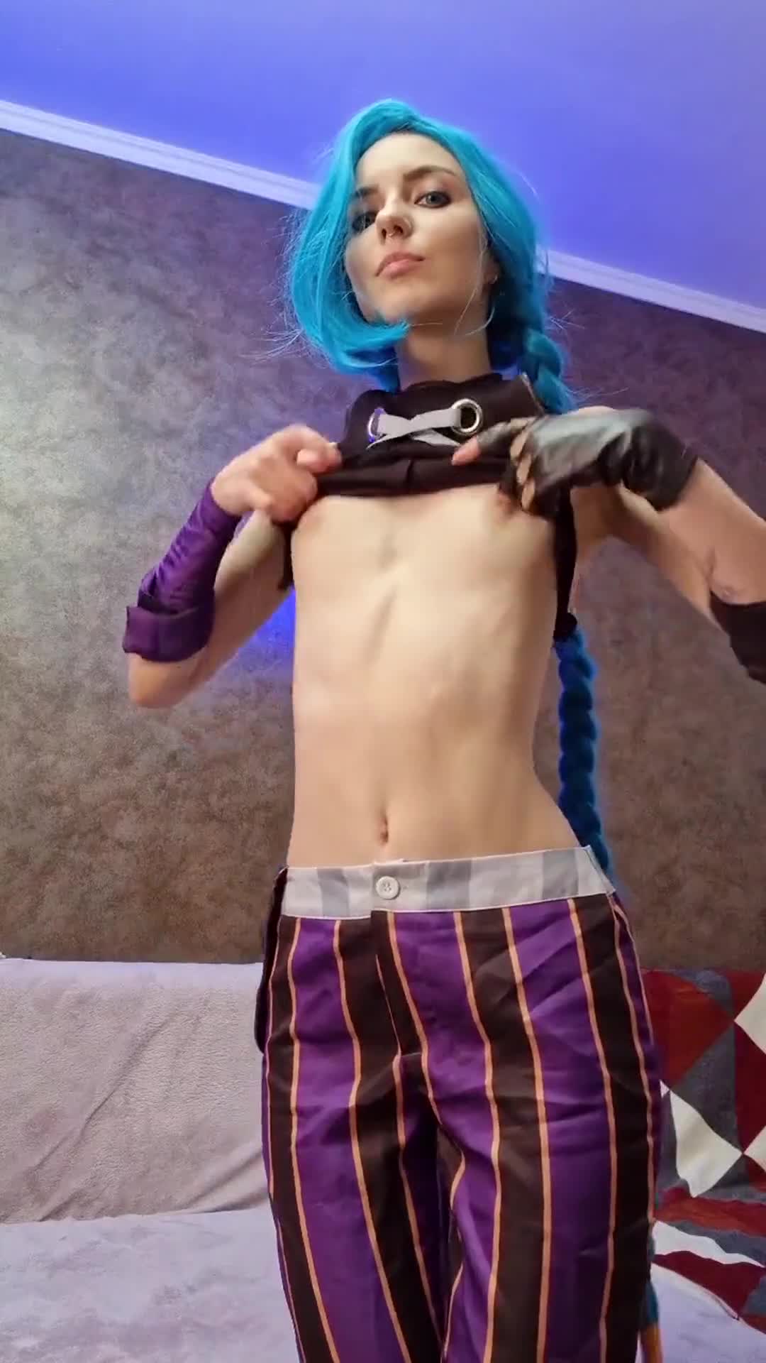 Sexy Jinx has a body that fits the costume