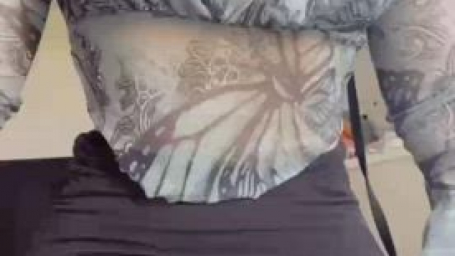 There's something so suckable about big goth tits