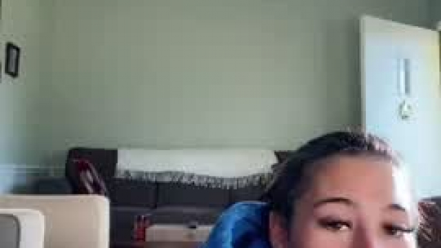 Italian teen woman shaking her ass