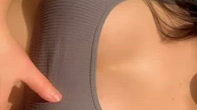 Showing off my big tits ??
