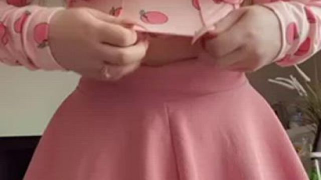 Ginger girls are juicy like peaches, wanna taste?