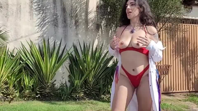 [GIF] Naked in themiddle of the street