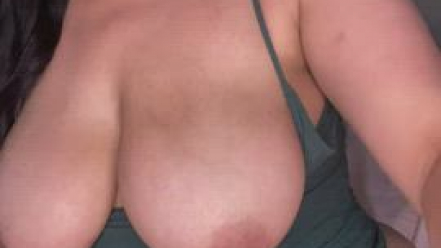 Brown curvy cutie/vixen depends on the day