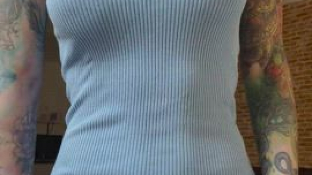 Incredible natural body deserve to get some attention from ur tongue...