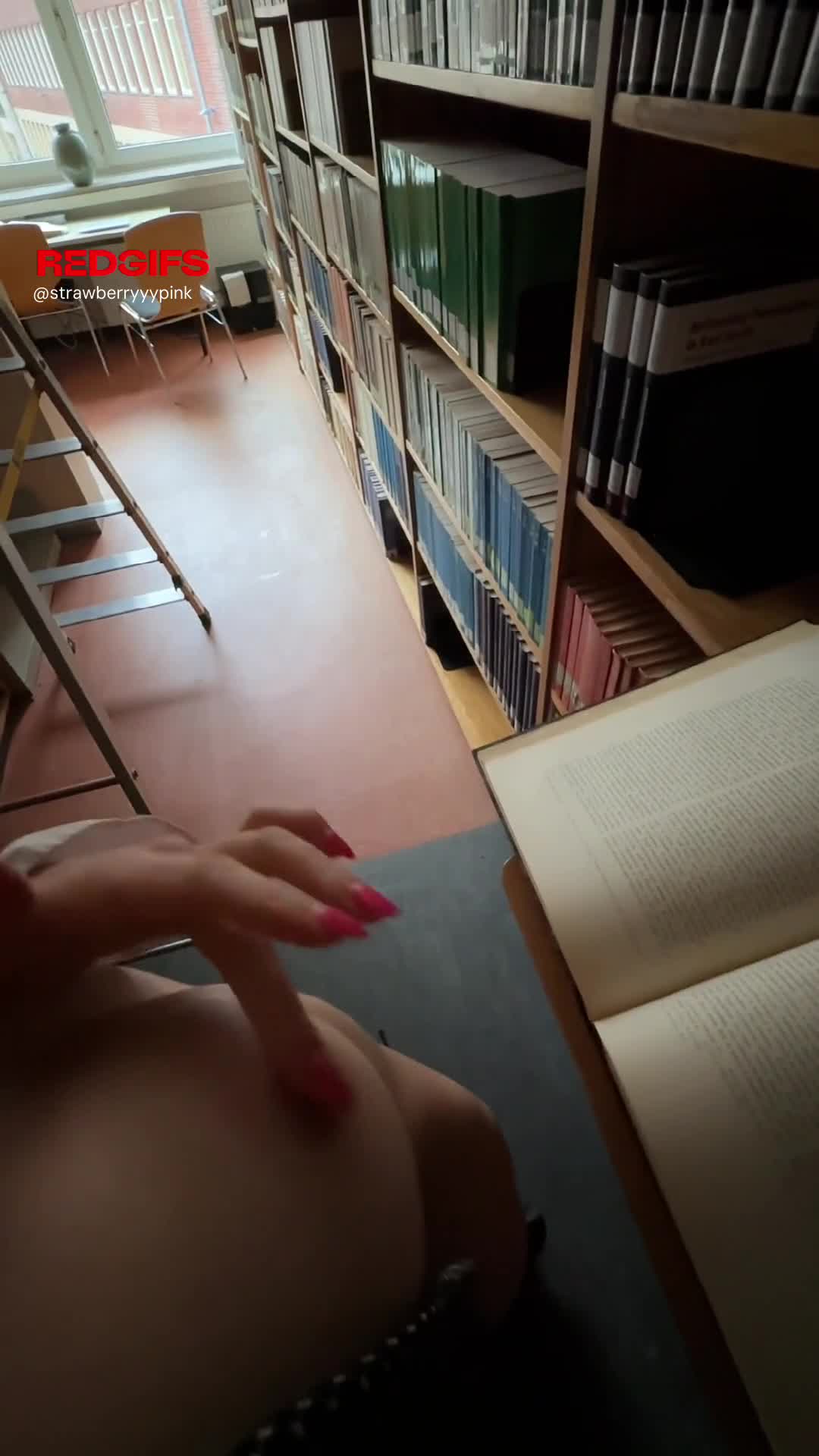 So other students come here to actually study? Hmm interesting 🤔📚