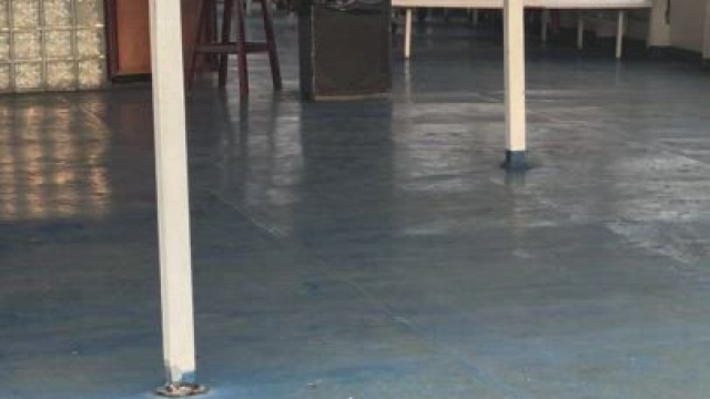 Giving you Good Views at this Ferry Even with other People Around [GIF]