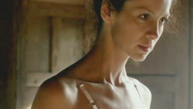 Caitriona Balfe in 'Outlander' S01E02 (2014)