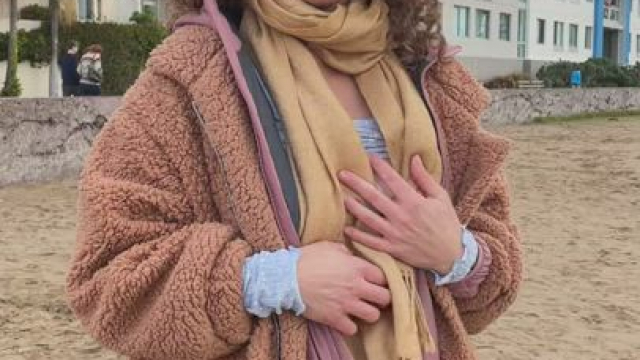 Can anyone name this location?! It’s quite public… and naughty… [F] MILF