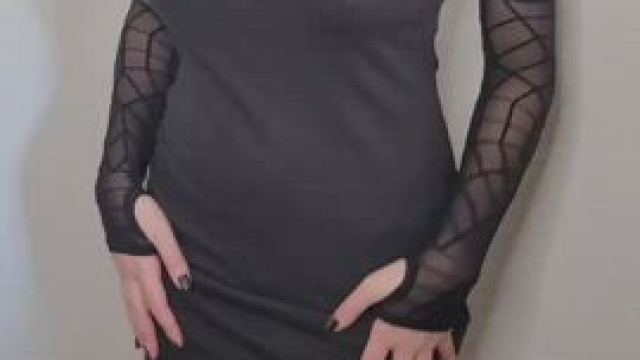 Mavis lifting her dress (BeeBerryWendy) [Hotel Transylvania]