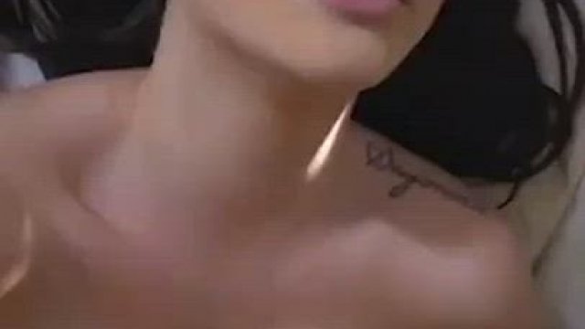 Hoe let’s her big tits to finish the job and get all that cum??