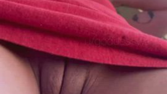 Oops my dress is a lil short…