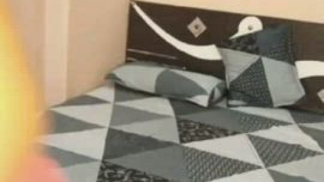 Must Watch busty Gujju cutie flaunting her gigantic cheeks